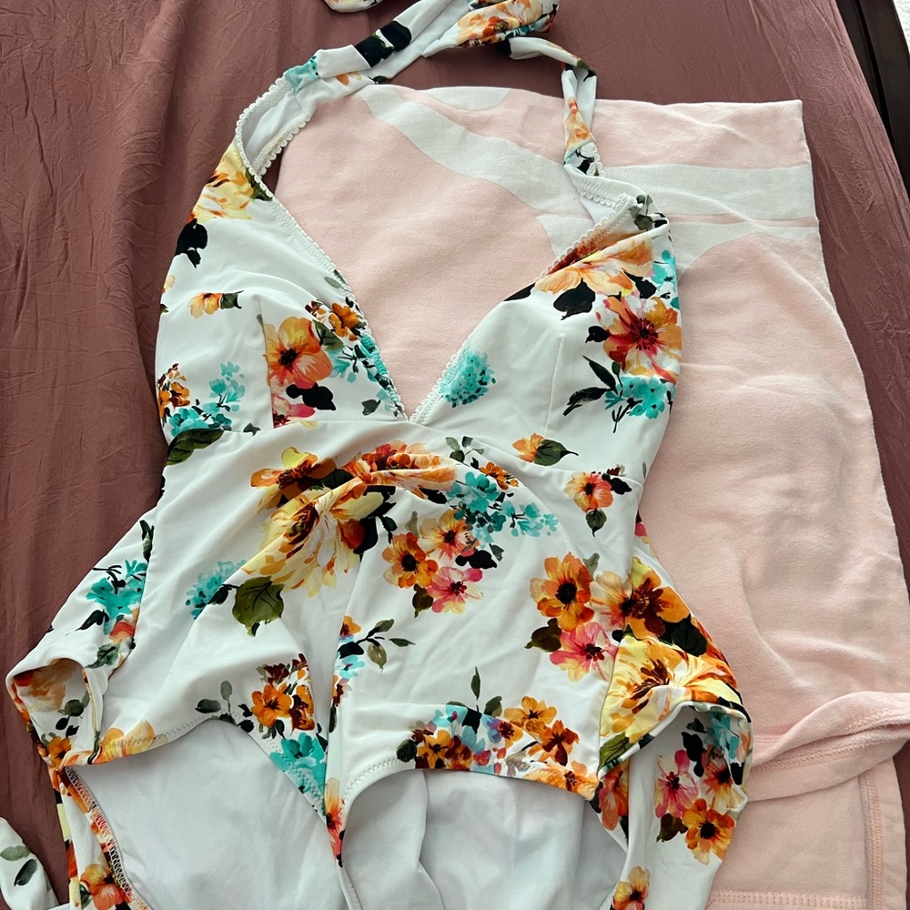 Cupshe swimsuit.